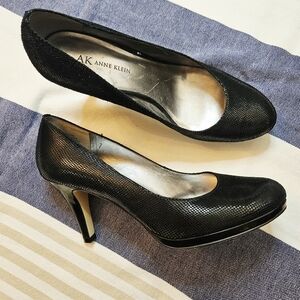Anne Klein Snakeskin Platform Toe Heels 8.5